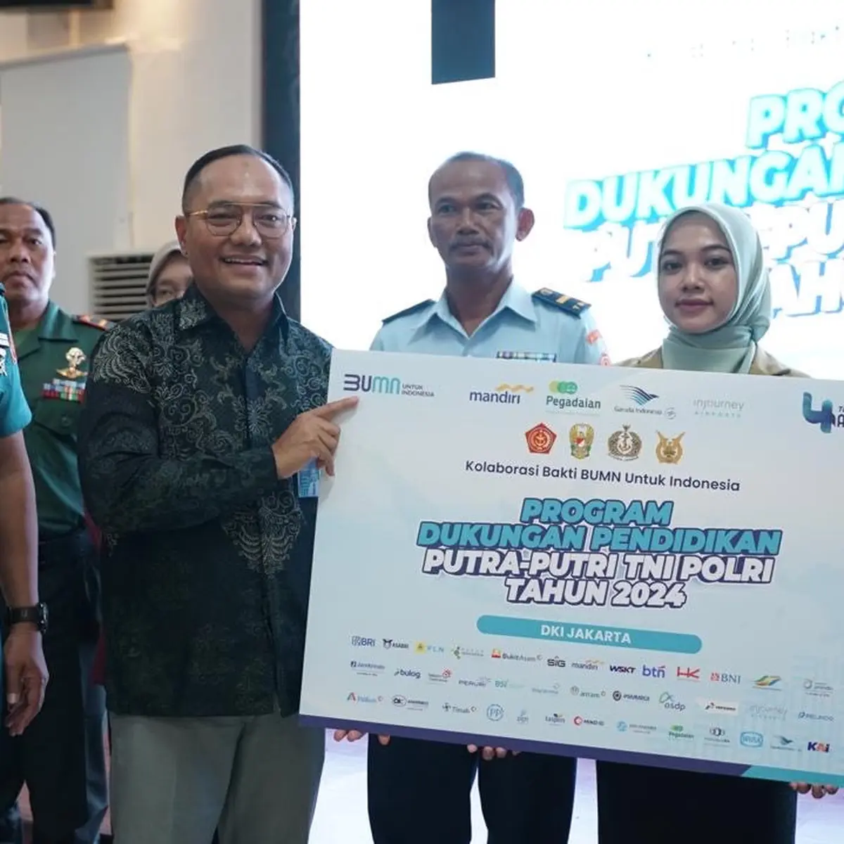 Bank Mandiri dan Sejumlah BUMN Salurkan Beasiswa ke 377